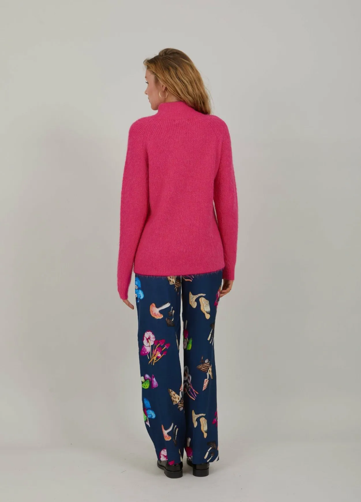 Knit With High Neck