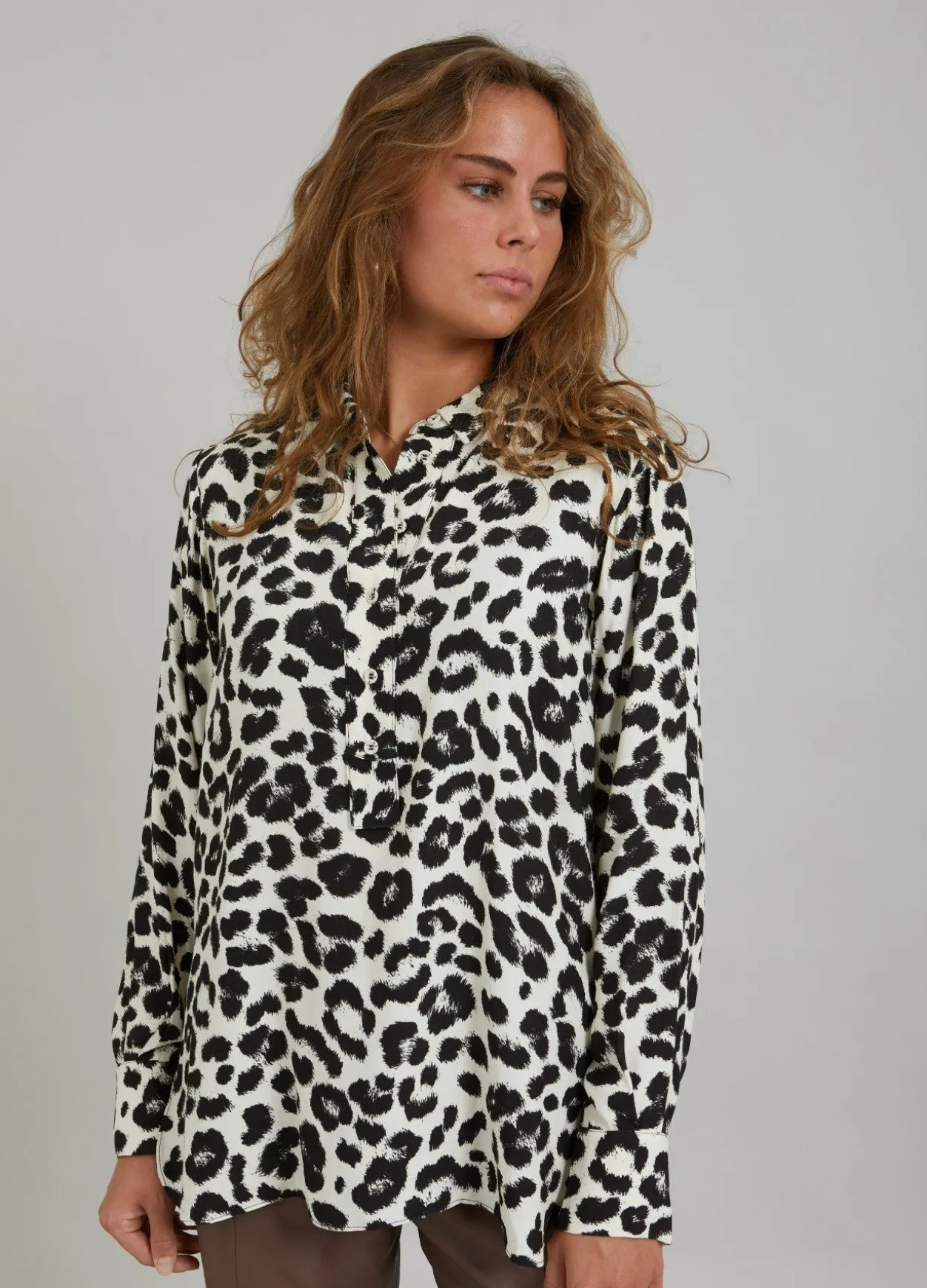 Shirt W. Leo Print