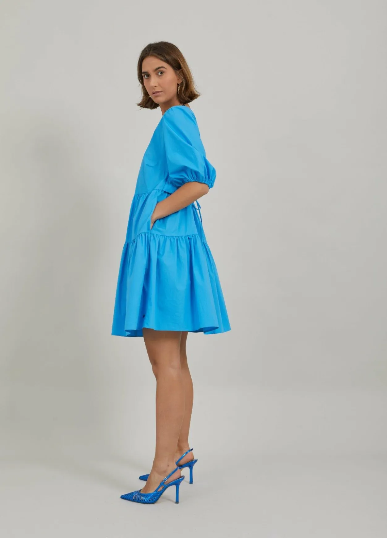 Short Dress W. Open Back