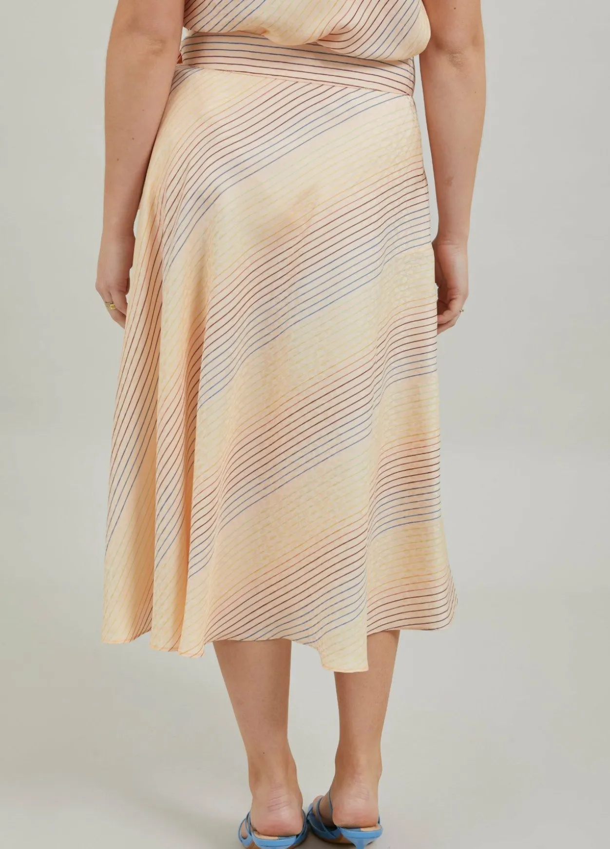 Skirt W. Rainbow Stripe Print